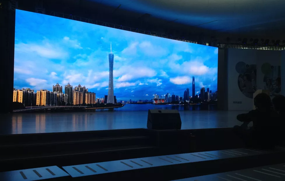 小间距LED显示屏